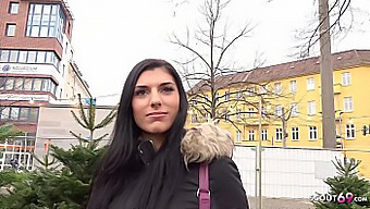 Adolescenta Germană Kristall Este Luată De Un Casting Stradal Real Și Futută Tare