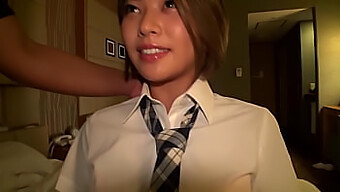 Adolescente Japonesa Amateur Con Cabello Corto Da Una Mamada Pov Y Una Paja