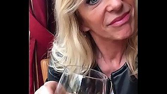 Marina Beaulieu, Een Franse Milf Met Blond Haar En Lingerie, Houdt Zich Bezig Met Seksuele Activiteit Met Een Zwarte Man Terwijl Haar Man Aanwezig Is