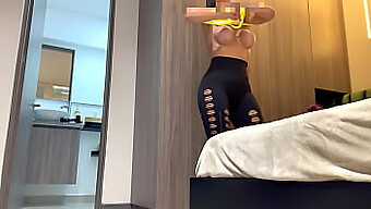 Voyeuristic Glimpse Of A Fitness Model Preparing For Gym Session (Upskirt, Leggin)