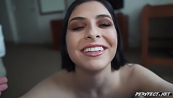 Kaitlyn Katsaros Razkazuje Svojo Privlačno Postavo In Prejema Udarce V Bdsm Sceni