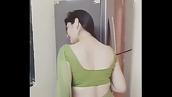 सबसे सुंदर देसी लड़कियों की तलाश में (18+)