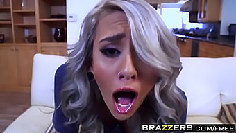 Brazzers Predstavuje Janice Griffith V Horúcej Scéne S Ručným A Nožným Sexom