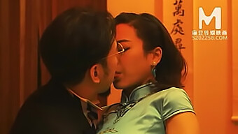 يقدم صالون تدليك آسيوي عملًا ساخنًا وساخنًًا في أحدث فيديو لـ Su Qing Ke.