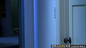 Страстната Среща На Лела Стар И Джони Синс В Brazzers