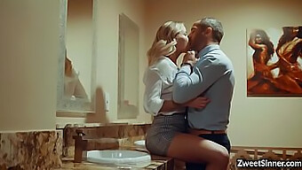 Jessa Rhodes, La Jefa, Se Entrega Al Sexo Duro Con Su Amante Secreto En El Baño. ¡mira Cómo Se Entregan Al Placer!