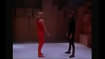 La Scena Di Combattimento Intensa Di Corinna Everson E I Momenti Hot