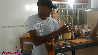 A Infidelidade Do Meu Marido Flagrou Na Câmera Com Uma Jovem Camgirl