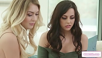 Asistenta Se Luptă Cu Pizda Nataliei Star În Acest Videoclip De Sex Lesbian