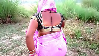 Aunty Kisses On The Farm In India - Public And Outdoor Fucking