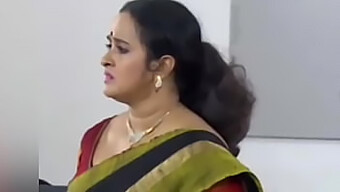 Une Milf Indienne Avec De Gros Seins Et Un Cul Dans Une Vidéo Chaude