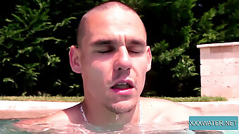 Deepthroat Handjob Im Pool