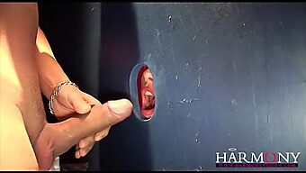 Harmony Vision Memberikan Aksi Anal Hardcore Melalui Gloryhole