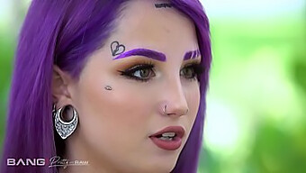 L'Incontro Appassionato Di Valerica Steele Con Partner Punk Ed Emo Tatuati