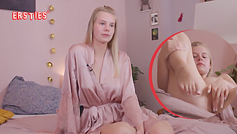 Jolien'S Eerste Verlangens: Een Blondine Met Een Passie Voor Voetbal En Verleidelijke Lingerie