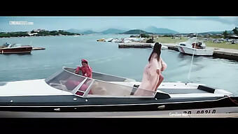 Một Bộ Sưu Tập Các Cô Gái Bond Với Ursula Andress, Eva Green Và Những Cô Gái Khác