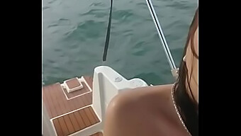 Un Paseo En Bote Sexy Se Convierte En Una Sesión De Sexo Apasionado